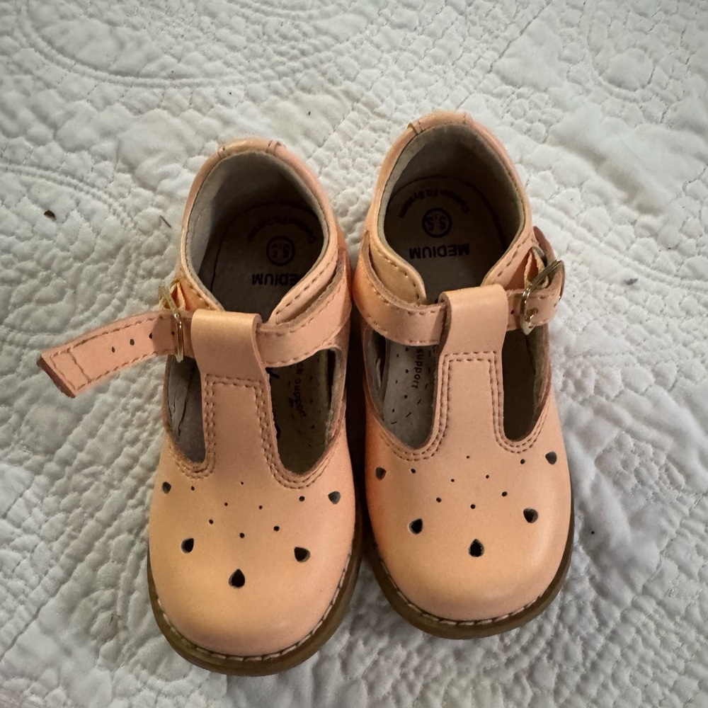 FootMates Peach Dress Shoes with Buckle
